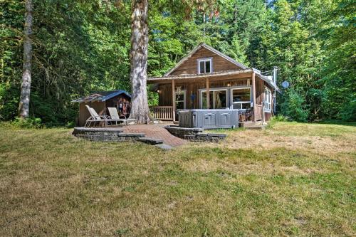 Mysty Mountain Cabin on River Near Stevens Pass!