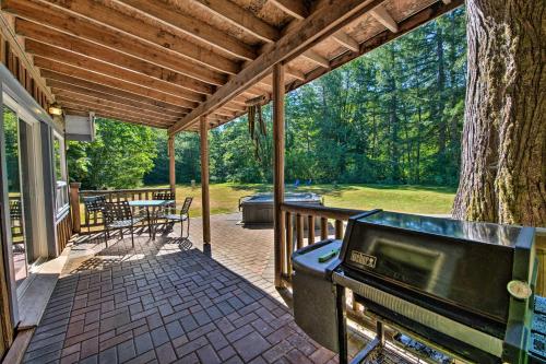 Mysty Mountain Cabin on River Near Stevens Pass!