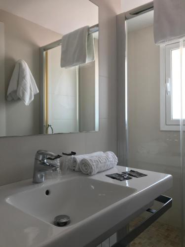 Hostal Can Pou Room Type - Double Room