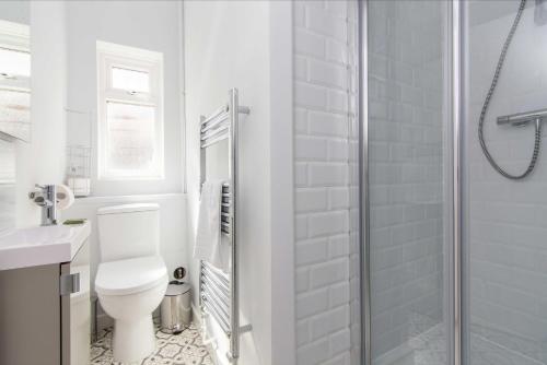 184 Gregory House - Modern and Spacious with Parking