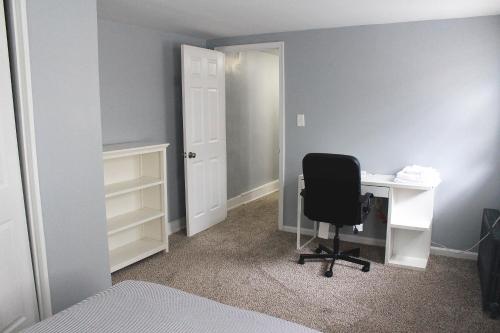 Clover 2900 - Apartment and Rooms with Private Bathroom near Washington Ave South Philly in Philadelphia, USA