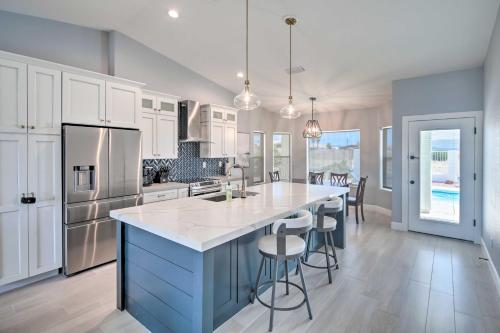 Pool, Patio and Lake Views Lake Havasu City Home! in 哈瓦蘇湖城