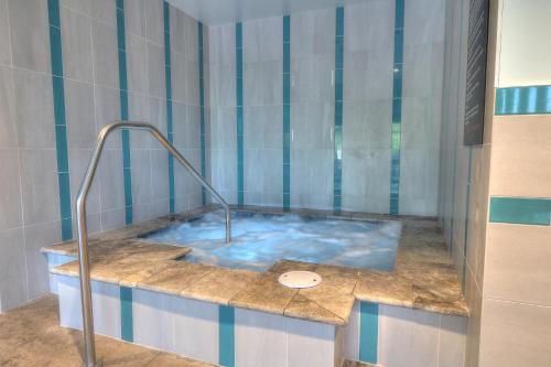 Hot tub, Holiday Inn & Suites Pigeon Forge Convention Center By IHG in Pigeon Forge (TN)