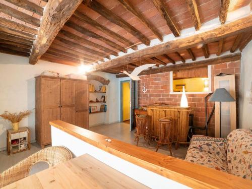 Charming Apartment in Campiglia Marittima near Seabeach - image 8