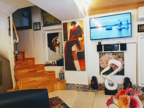 No 1 House By Valence - image 3