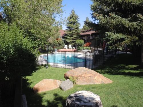 Two-Bedroom Deluxe Townhouse Unit #61 by Snow Summit Townhouses Bus Lic #23581 - image 8