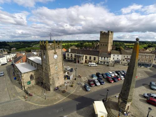 16th Century 1 Bedroom Cottage (adjacent 10th Century Richmond Castle)