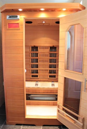 Deluxe King Room with Sauna