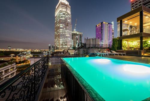 Swimming pool, Icon Saigon - LifeStyle Design Hotel near People's Committee Building