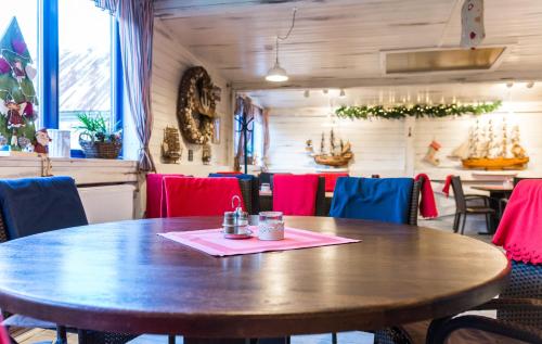 Étterem, U Namornika-Restaurant a penzion in Hukvaldy