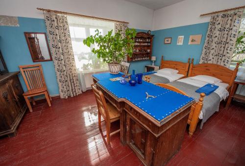2 twin beds