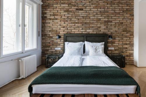 Smart Stylish Apartment In The Heart Of Budapest - image 3