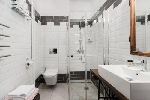 Smart Stylish Apartment In The Heart Of Budapest - image 2