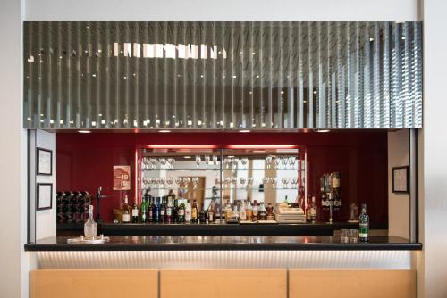 Lancaster Hall Hotel - image 6