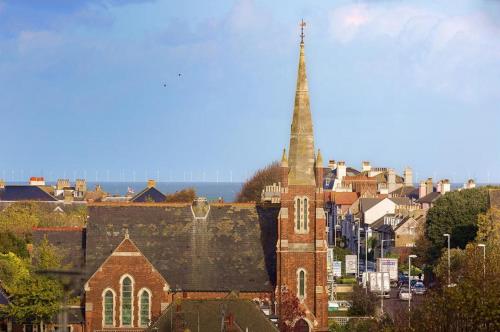 Sunnycroft - image 6