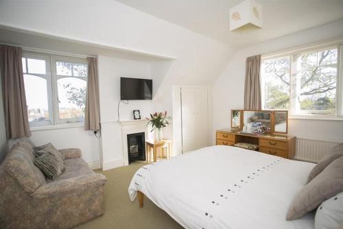 Sunnycroft - image 11
