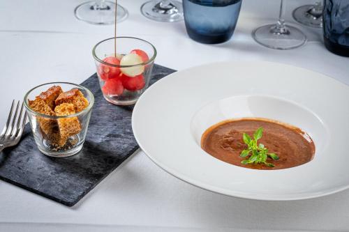 Hotel Llenaire - image 4