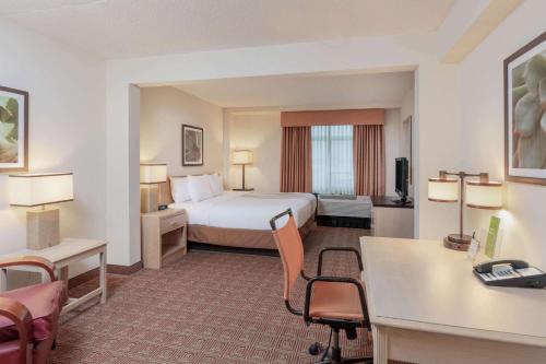 Hotel Suites Garden City NY, Accommodations