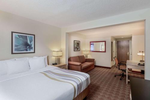 La Quinta Inn & Suites by Wyndham Garden City