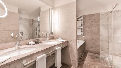 room detail thumbnail 2