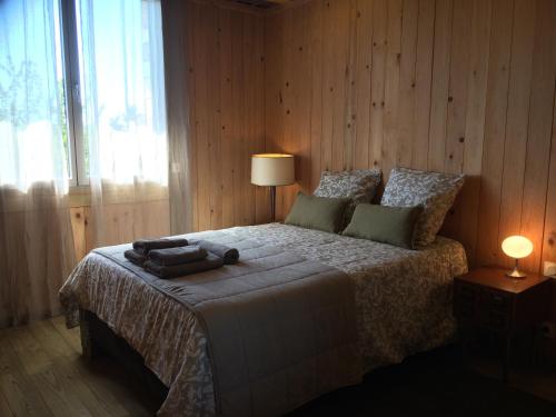 Chambre chaleureuse et atypique dans maison bois BBC