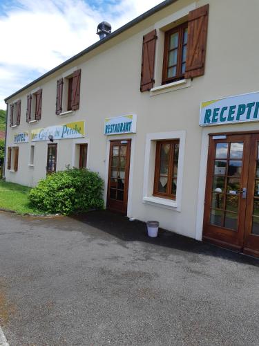 Logis hôtel Les Confins du perche (Logis hotel Les Confins du perche) in Sēsūruisna