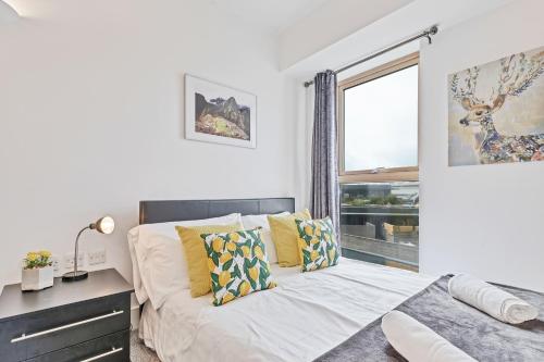 Panoramic Pad - WOW factor views across the City to the sea - image 8