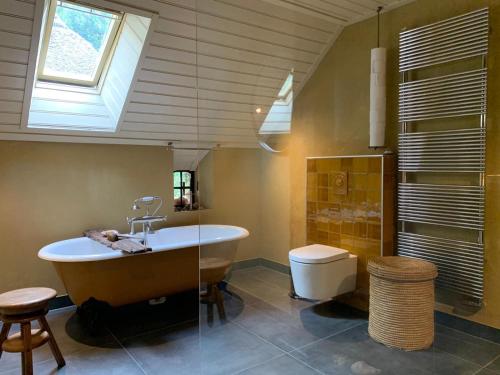 Bathroom, Boerderij met atelier in Nieuwleusen