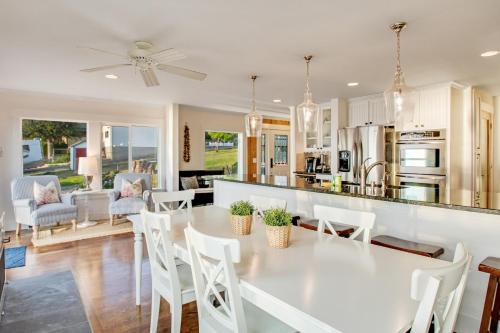 Madrona Beach House in Kamano sala (WA)
