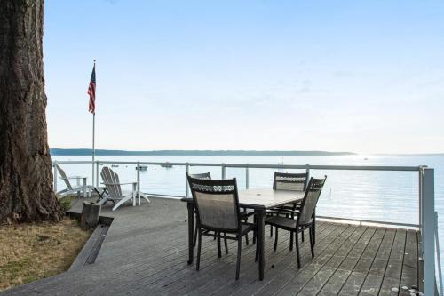 Madrona Beach House in Kamano sala (WA)