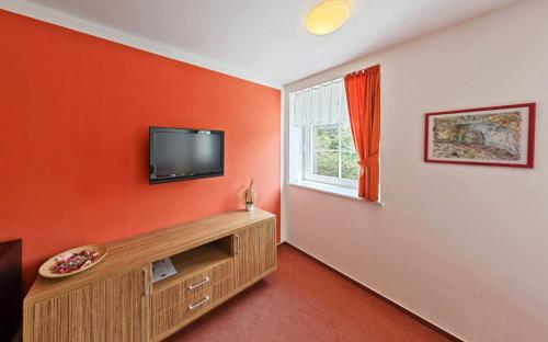 2 twin beds