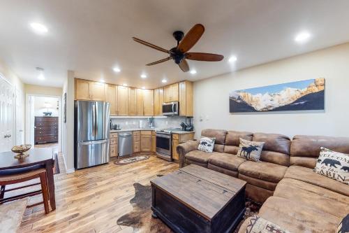 Modern Hi Country Haus Getaway 10-15 in Winter Park, USA