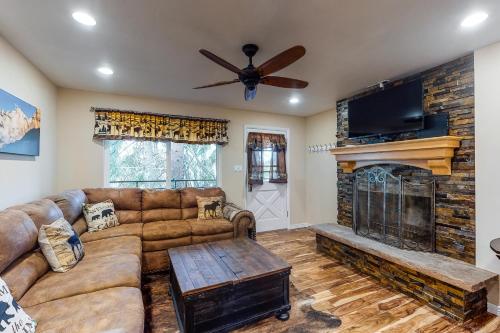 Modern Hi Country Haus Getaway 10-15 in Winter Park, USA