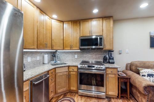 Modern Hi Country Haus Getaway 10-15 - image 4
