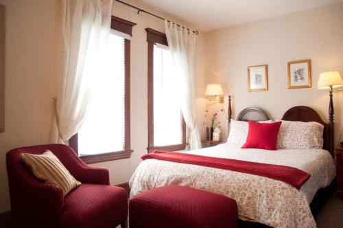 . Homestead House B&B