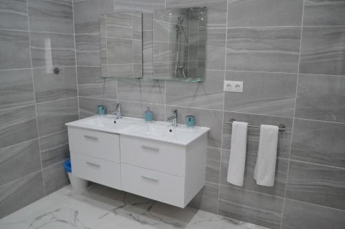 Genius Apartments - image 4