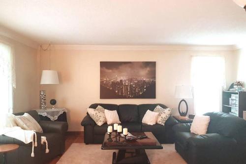 Sarnia Secret - BIG, Private 3 BR/2 BA APT by HWY - Apartment - Sarnia