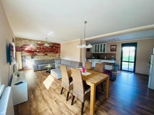 Großzügiges Ferienhaus am Senftenberger See mit 2 Terrassen in Senftenberg, Deutschland
