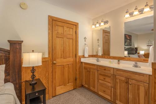 Enourmous Chalet for your perfect family Mountain Retreat - image 2