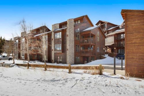 Ski-In Ski-Out Tyra Lookout #20 Ski-In Ski-Out Tyra Lookout #20