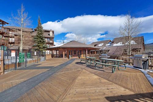 O'clock Road Condos - image 3