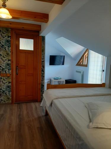 1 queen bed