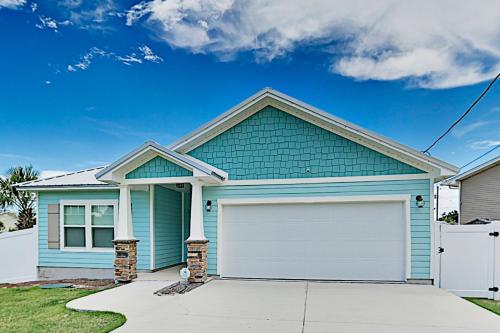 Upscale Home 1 Short Block to the Beach home - image 7