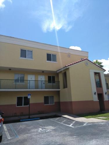 Exterior view, Charming Kendall Home in The Crossings