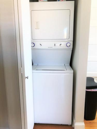 Updated Lake View 2BR with W&D by Zencity