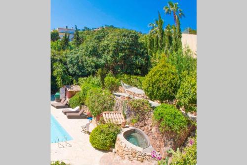 Villa lours in Le Trayas Superieur