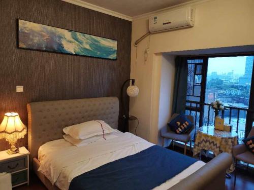 Feier Apartment Feier Apartment is perfectly located for both business and leisure guests in Guangzhou. The property offers a wide range of amenities and perks to ensure you have a great time. Service-minded staff wi