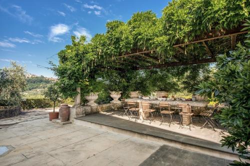 Alfresco luxury Villa with Heated pool in Nievole