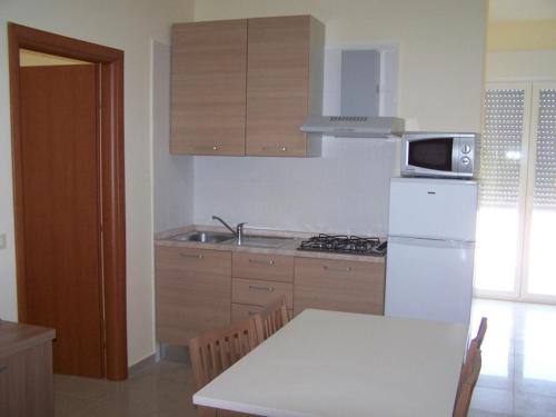 Kitchen, Hotel Residence Milano in Chieuti