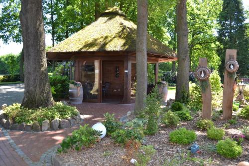 設施, Hotel Mutter-Bahr in 伊本比倫